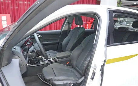 BMW 1 серия, 2024 год, 2 600 000 рублей, 10 фотография