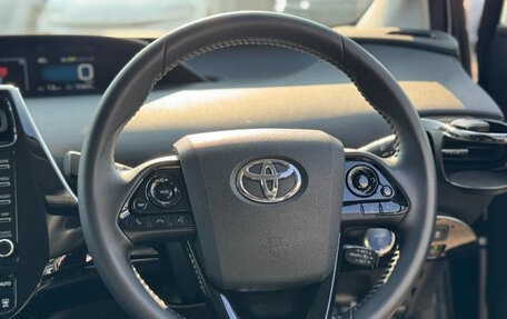 Toyota Prius IV XW50, 2022 год, 1 402 000 рублей, 8 фотография