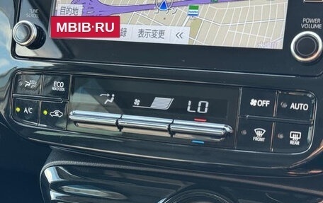 Toyota Prius IV XW50, 2022 год, 1 402 000 рублей, 16 фотография