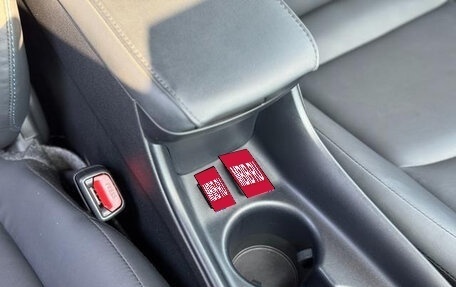 Toyota Prius IV XW50, 2022 год, 1 402 000 рублей, 13 фотография