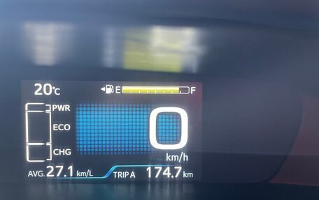 Toyota Prius IV XW50, 2019 год, 1 900 000 рублей, 16 фотография
