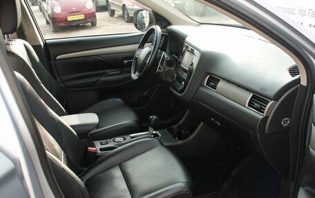 Mitsubishi Outlander III рестайлинг 3, 2012 год, 1 299 000 рублей, 10 фотография