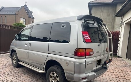 Mitsubishi Delica IV, 2001 год, 2 700 000 рублей, 4 фотография