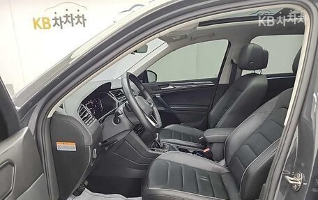 Volkswagen Tiguan II, 2022 год, 2 660 000 рублей, 10 фотография