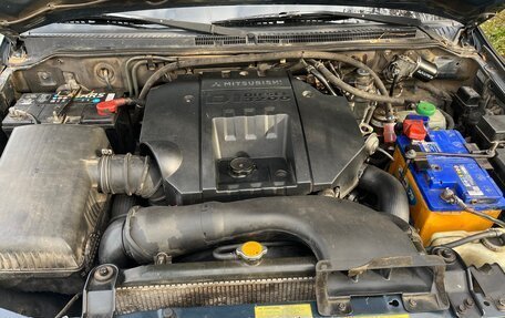 Mitsubishi Pajero III рестайлинг, 2005 год, 850 000 рублей, 14 фотография