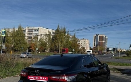 Toyota Camry, 2020 год, 2 800 000 рублей, 4 фотография