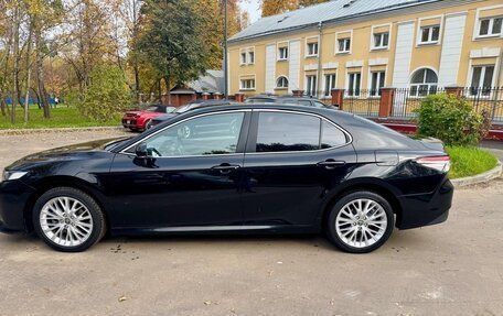 Toyota Camry, 2019 год, 1 700 000 рублей, 4 фотография