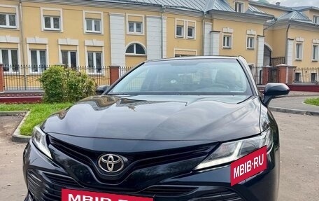 Toyota Camry, 2019 год, 1 700 000 рублей, 3 фотография