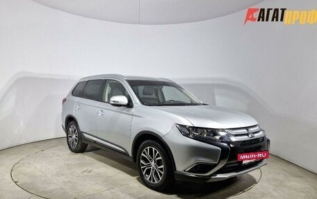 Mitsubishi Outlander III рестайлинг 3, 2018 год, 2 000 000 рублей, 3 фотография