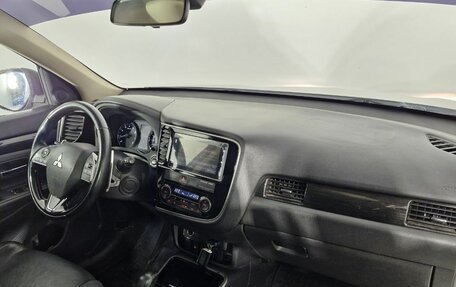 Mitsubishi Outlander III рестайлинг 3, 2018 год, 2 000 000 рублей, 15 фотография