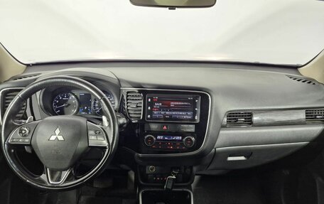 Mitsubishi Outlander III рестайлинг 3, 2018 год, 2 000 000 рублей, 17 фотография