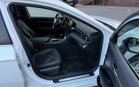 Toyota Camry, 2022 год, 3 300 000 рублей, 8 фотография