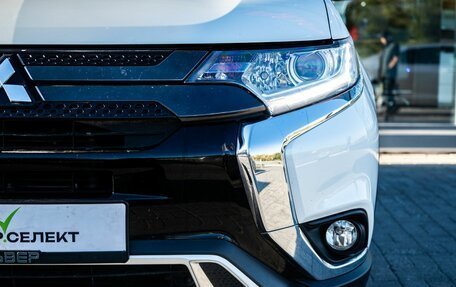 Mitsubishi Outlander III рестайлинг 3, 2021 год, 2 600 000 рублей, 10 фотография