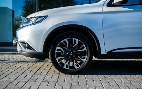 Mitsubishi Outlander III рестайлинг 3, 2021 год, 2 600 000 рублей, 9 фотография