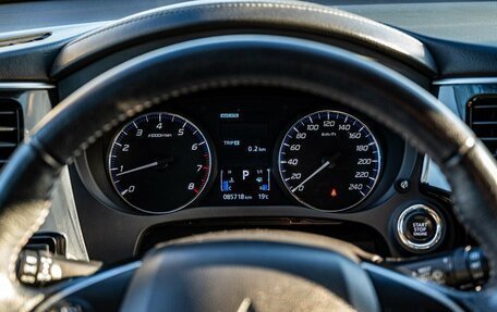 Mitsubishi Outlander III рестайлинг 3, 2021 год, 2 600 000 рублей, 15 фотография