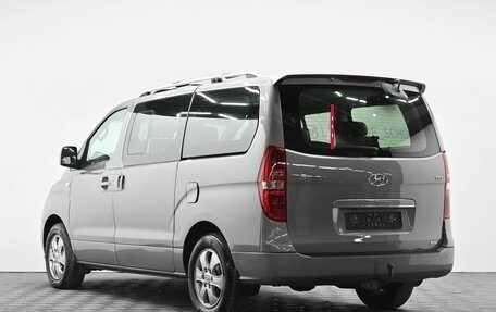 Hyundai Grand Starex Grand Starex I рестайлинг 2, 2014 год, 1 795 000 рублей, 3 фотография
