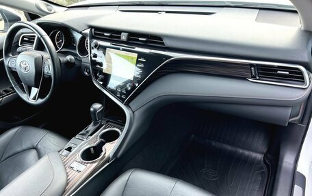 Toyota Camry, 2019 год, 3 190 000 рублей, 14 фотография