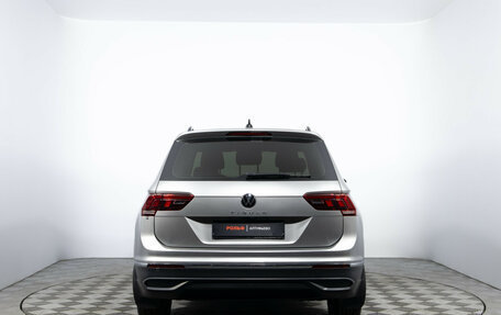 Volkswagen Tiguan II, 2021 год, 2 150 000 рублей, 6 фотография