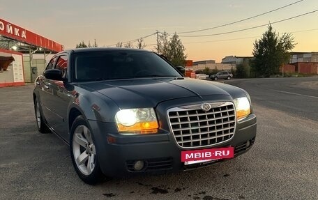 Chrysler 300C II, 2005 год, 730 000 рублей, 2 фотография