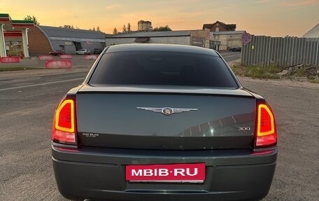 Chrysler 300C II, 2005 год, 730 000 рублей, 4 фотография