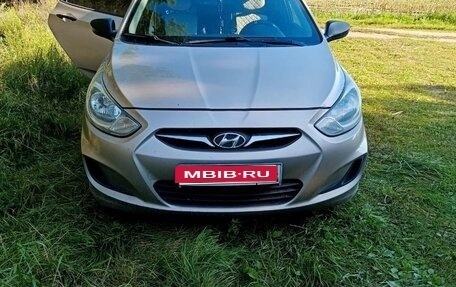 Hyundai Solaris II рестайлинг, 2011 год, 650 000 рублей, 1 фотография