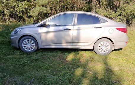 Hyundai Solaris II рестайлинг, 2011 год, 650 000 рублей, 3 фотография