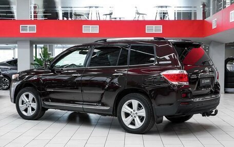 Toyota Highlander III, 2013 год, 1 990 000 рублей, 4 фотография