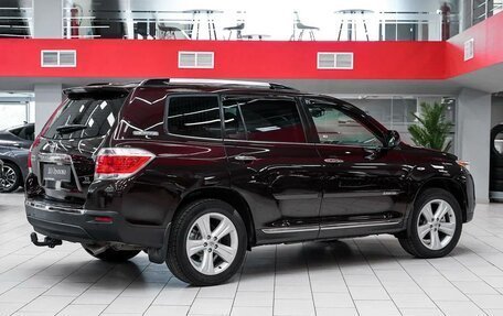 Toyota Highlander III, 2013 год, 1 990 000 рублей, 3 фотография