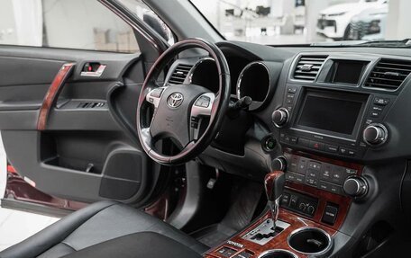 Toyota Highlander III, 2013 год, 1 990 000 рублей, 8 фотография