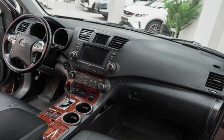 Toyota Highlander III, 2013 год, 1 990 000 рублей, 9 фотография