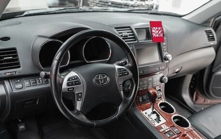 Toyota Highlander III, 2013 год, 1 990 000 рублей, 6 фотография