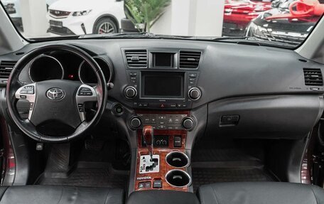 Toyota Highlander III, 2013 год, 1 990 000 рублей, 10 фотография