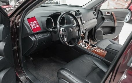 Toyota Highlander III, 2013 год, 1 990 000 рублей, 11 фотография