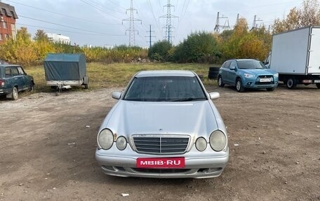 Mercedes-Benz E-Класс, 2000 год, 250 000 рублей, 1 фотография
