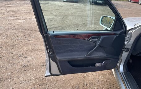 Mercedes-Benz E-Класс, 2000 год, 250 000 рублей, 13 фотография