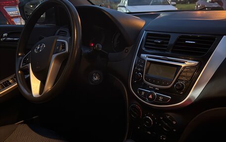 Hyundai Solaris II рестайлинг, 2013 год, 860 000 рублей, 2 фотография
