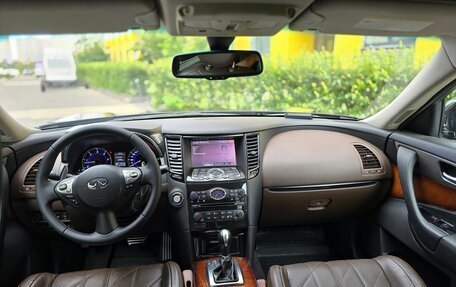 Infiniti QX70, 2013 год, 1 950 000 рублей, 15 фотография