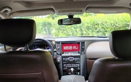 Infiniti QX70, 2013 год, 1 950 000 рублей, 9 фотография