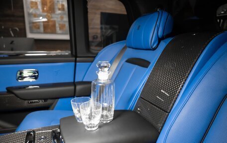 Rolls-Royce Cullinan, 2025 год, 75 000 000 рублей, 28 фотография