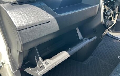 Toyota Roomy I, 2021 год, 826 000 рублей, 28 фотография