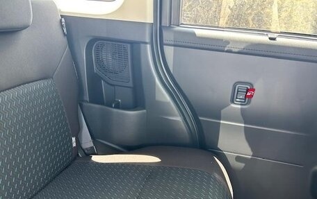 Toyota Roomy I, 2021 год, 826 000 рублей, 30 фотография