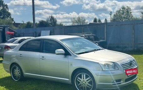Toyota Avensis III рестайлинг, 2005 год, 670 000 рублей, 2 фотография