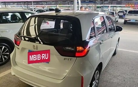 Honda Fit, 2022 год, 1 200 000 рублей, 6 фотография