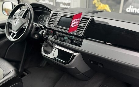 Volkswagen Multivan T6 рестайлинг, 2019 год, 4 170 000 рублей, 12 фотография