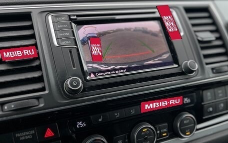 Volkswagen Multivan T6 рестайлинг, 2019 год, 4 170 000 рублей, 15 фотография