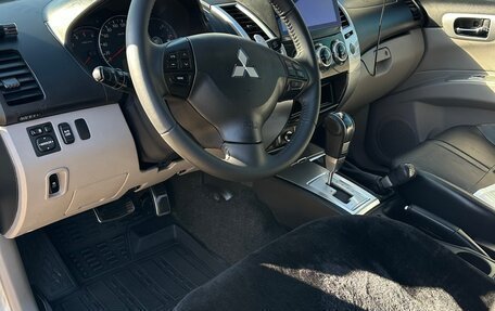 Mitsubishi Pajero Sport II рестайлинг, 2012 год, 2 100 000 рублей, 12 фотография