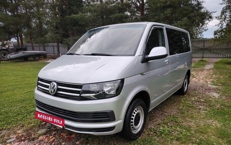 Volkswagen Caravelle T6 рестайлинг, 2016 год, 2 050 000 рублей, 2 фотография