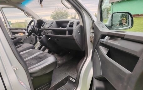 Volkswagen Caravelle T6 рестайлинг, 2016 год, 2 050 000 рублей, 8 фотография