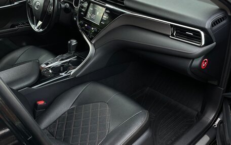 Toyota Camry, 2018 год, 2 300 000 рублей, 15 фотография