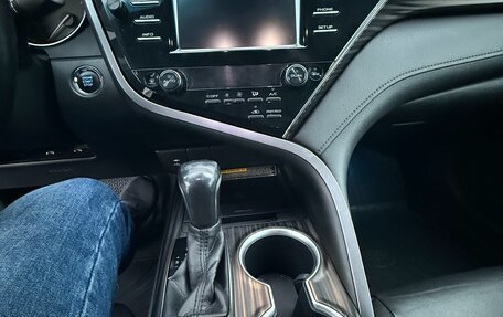 Toyota Camry, 2018 год, 2 400 000 рублей, 11 фотография